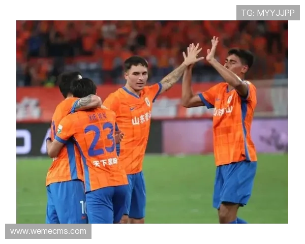 山东泰山积极备战全力以赴赛前踩场训练迎战上海申花焦点之战