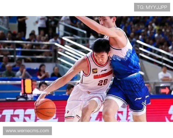 徐昕:王少杰与焦泊乔协作助徐杰制造进攻空间 杰师傅篮板落点判断精准 徐昕:王少杰与焦泊乔协作助徐杰制造进攻空间 杰师傅篮板落点判断精准