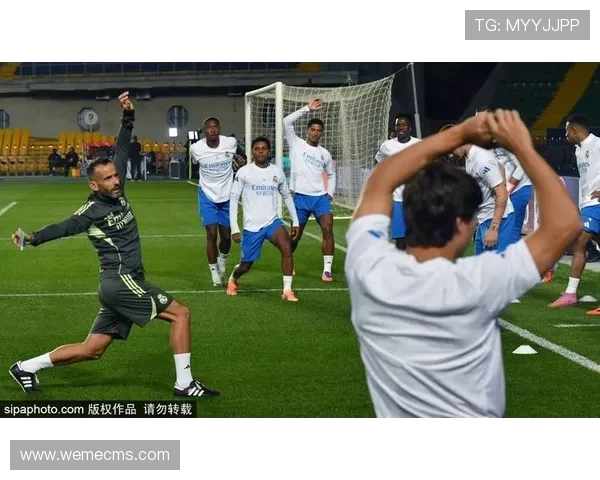 巴萨众将怒斥裁判漏判赫伊森疑似肘击库巴西引爆贝林进球争议 巴萨众将怒斥裁判漏判赫伊森疑似肘击库巴西引爆贝林进球争议